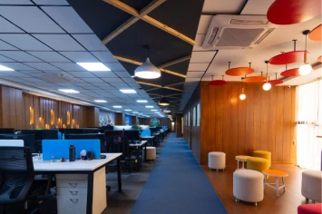 Modern office interior design with open workspaces – Juego project