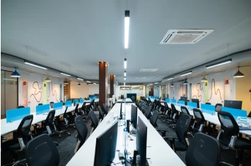 Office workspace – Zluri modern office